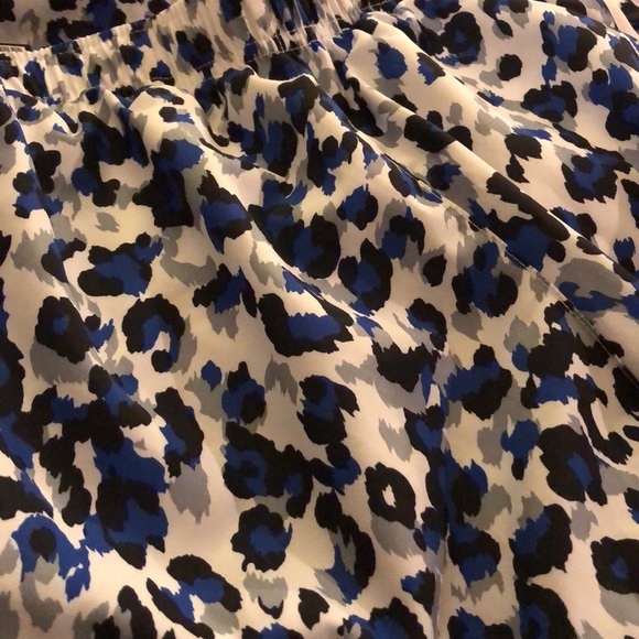 Calvin Klein Running Shorts w/ pockets
NWT Jaguar Blue/Black Size: L - Picture 6 of 6